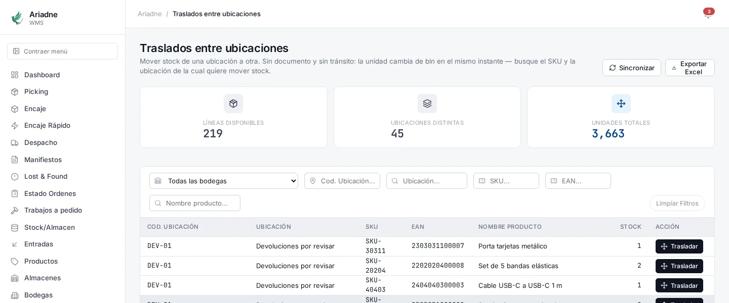 Pantalla Traslados entre ubicaciones de la consola de Ariadne: stock por ubicación, SKU, EAN y botón Trasladar en cada fila.